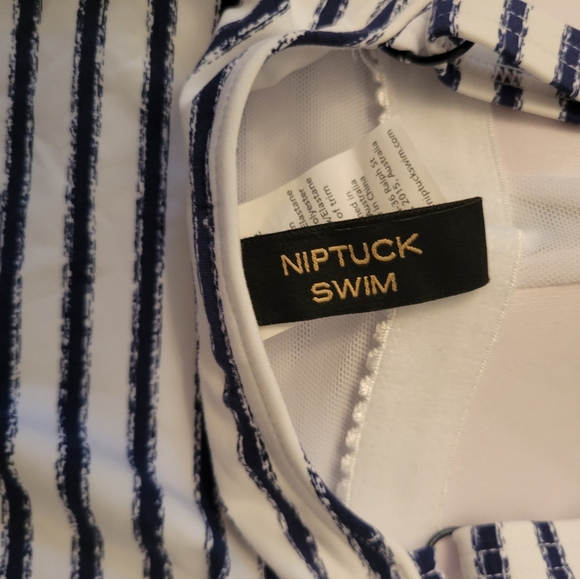 NipTuck Swim Womens Striped Black and White One Piece Swimsuit size 4 - Picture 6 of 6